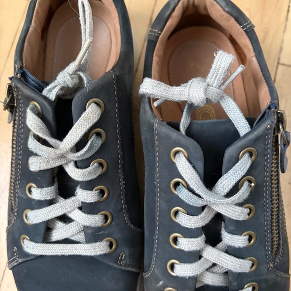 Clarks Shoes Womens 8 W Blue Leather Sneakers Zip Lace Up Casual Walking - Picture 5 of 11
